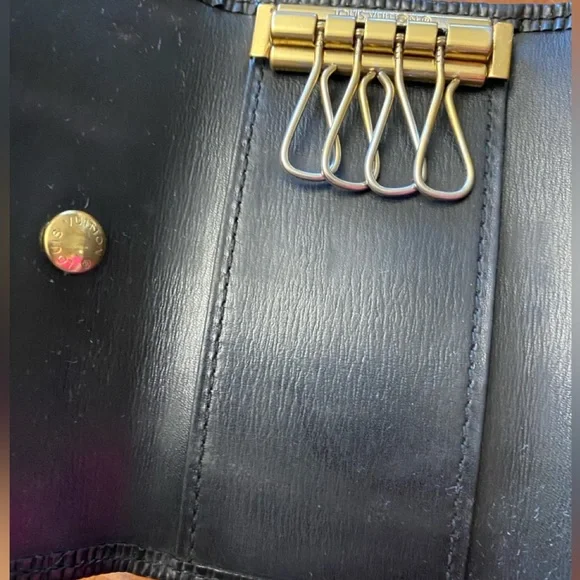 Louis Vuitton epi leather key holder